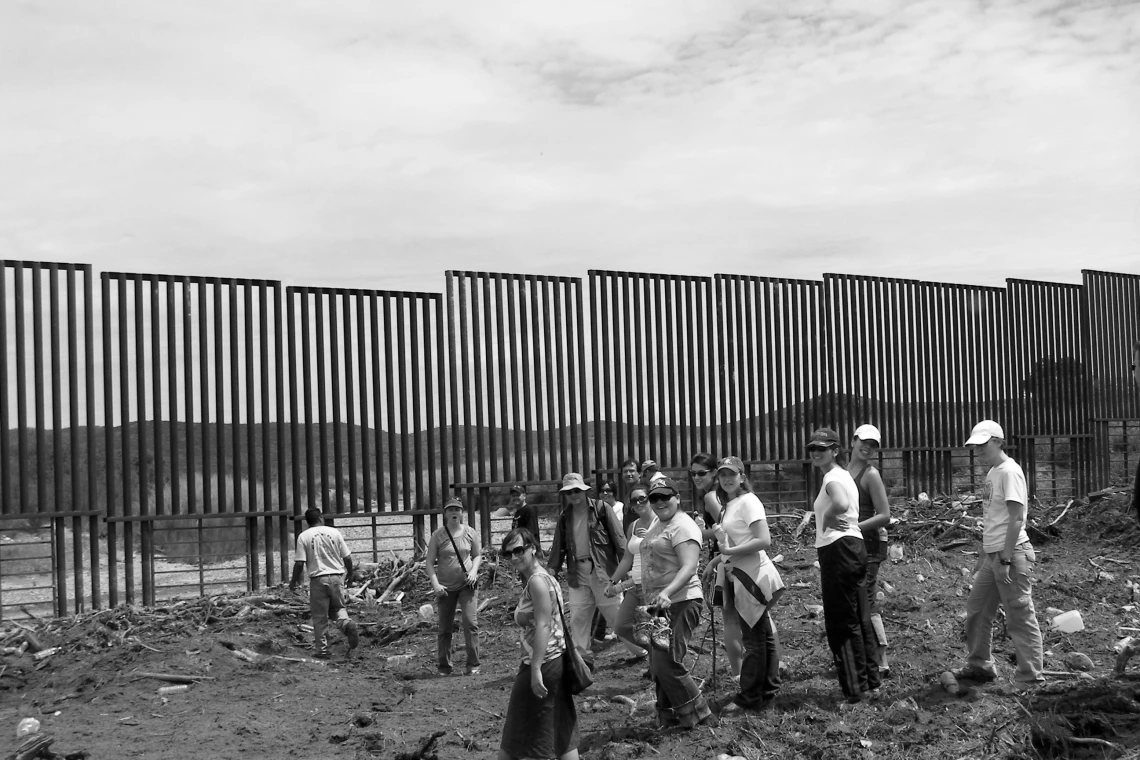 Service Learning students at the border
