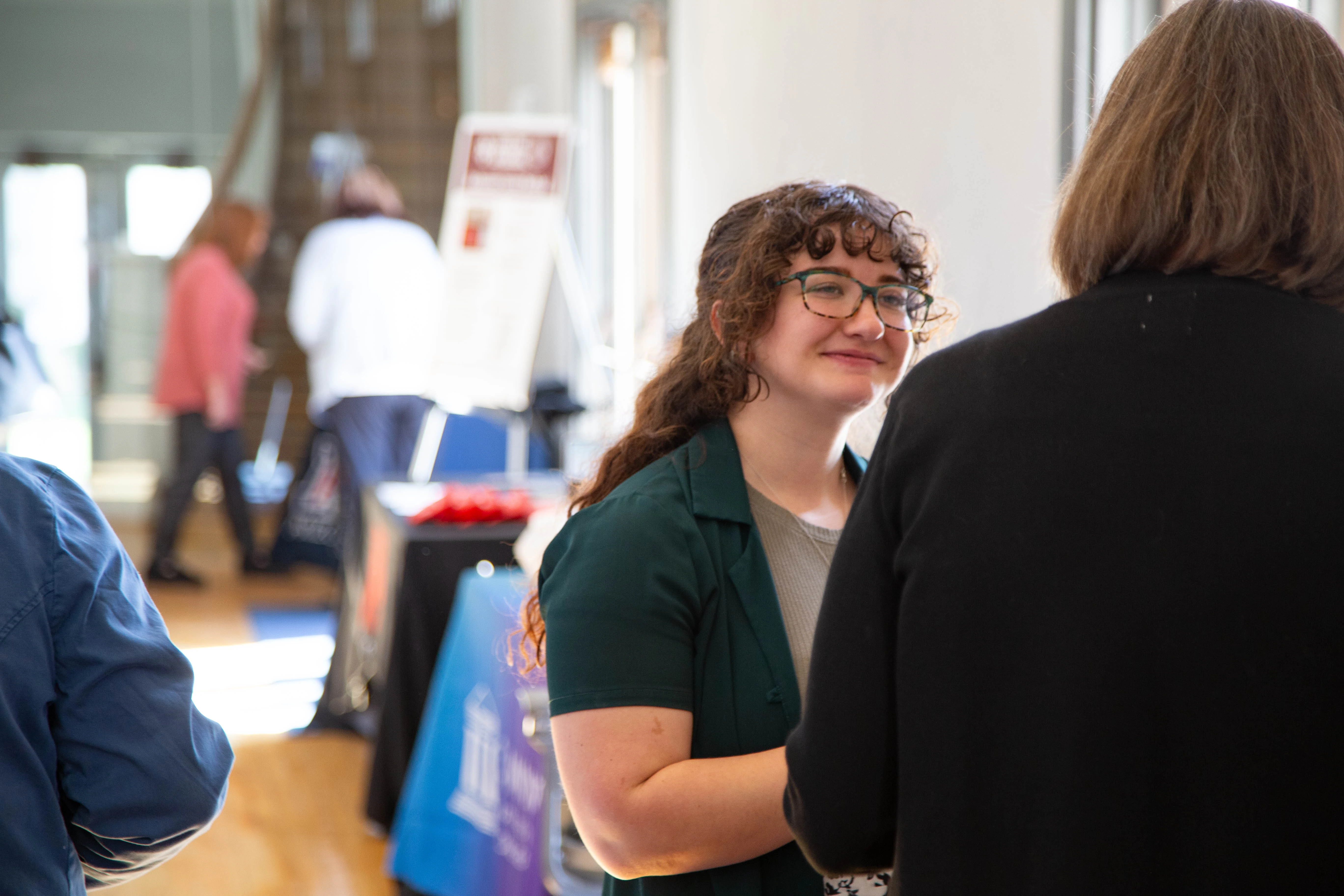 U of A Student talks with Nancy Johnson